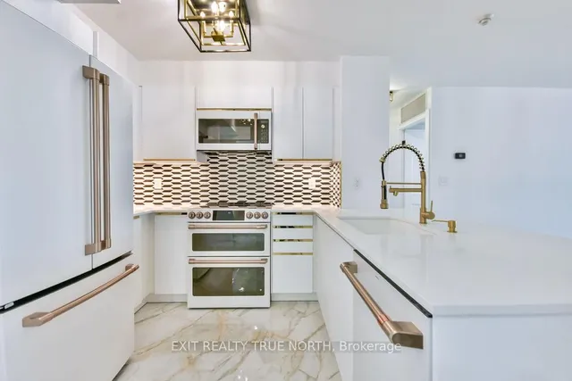 190 Manitoba St Unit 710