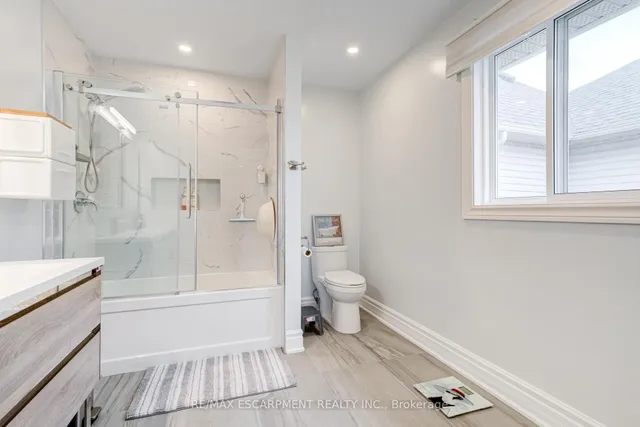 Additional image 35 of 7 Magenta Crt