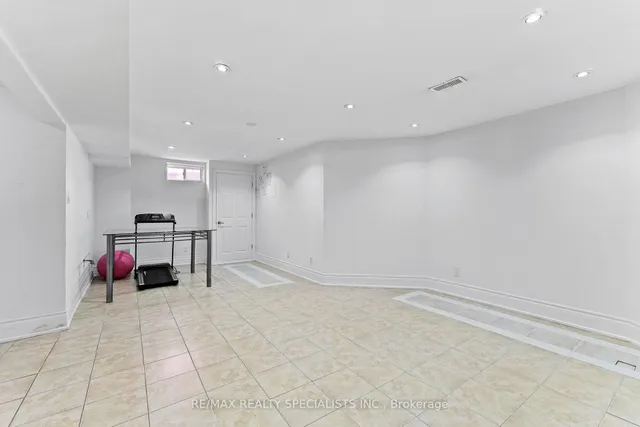 Additional image 36 of 14 Banks Dr