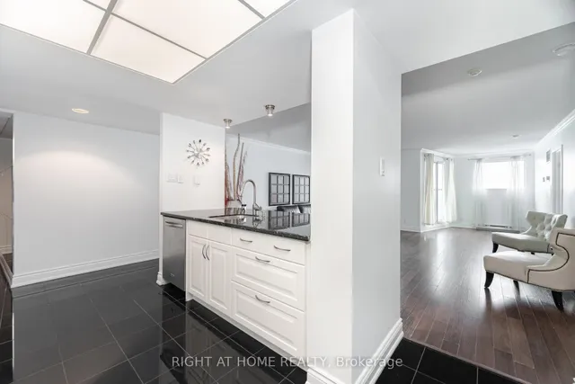 Additional image 11 of 77 Harbour Sq Unit 1812