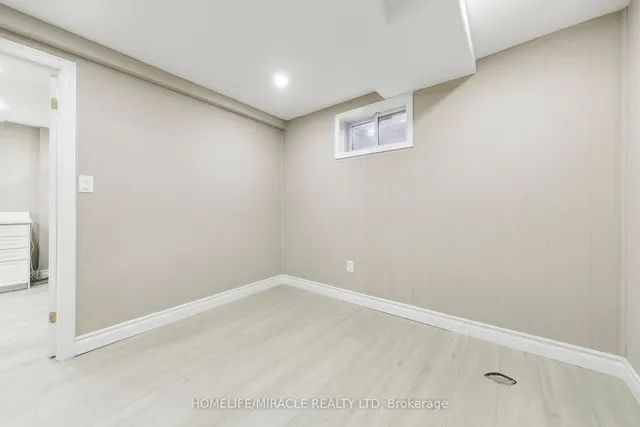 Additional image 45 of 1612 Wavell Cres