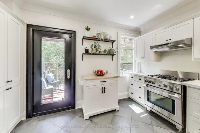 Additional image 15 of 351 Roehampton Ave