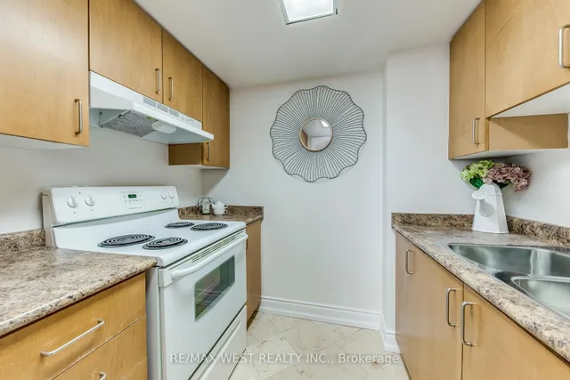 Additional image 15 of 2088 Lawrence Ave Unit 710