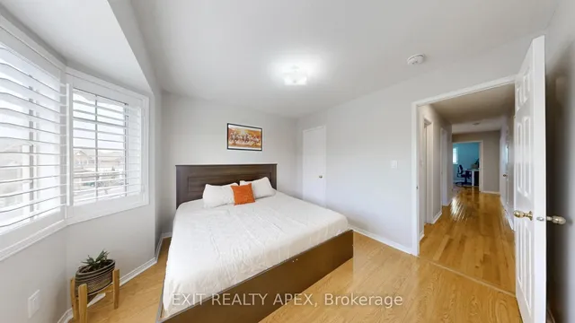 Additional image 32 of 77 Commodore Dr