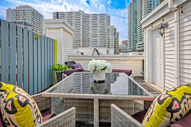 Additional image 18 of 98 Redpath Ave Unit 9