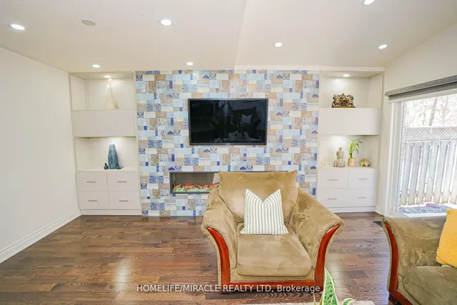 Additional image 13 of 23 Hollowgrove Blvd