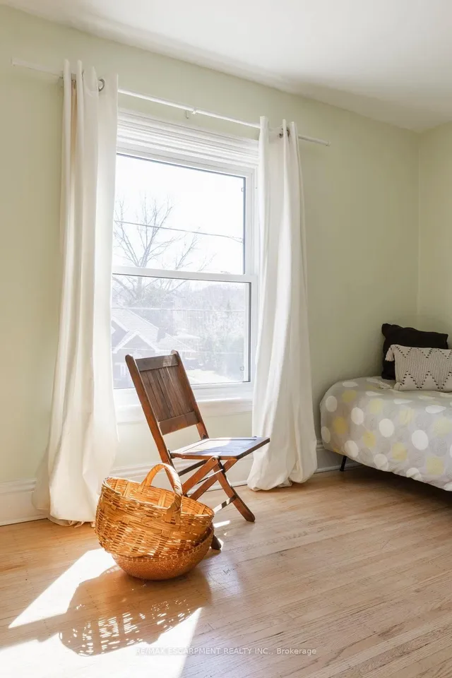 Additional image 27 of 24 Hyde Park Ave