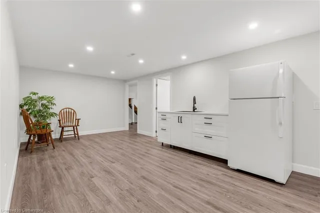 Additional image 27 of 14 Carousel Ave