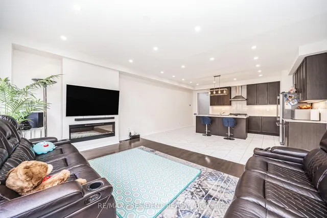 Additional image 23 of 25 Adventura Rd