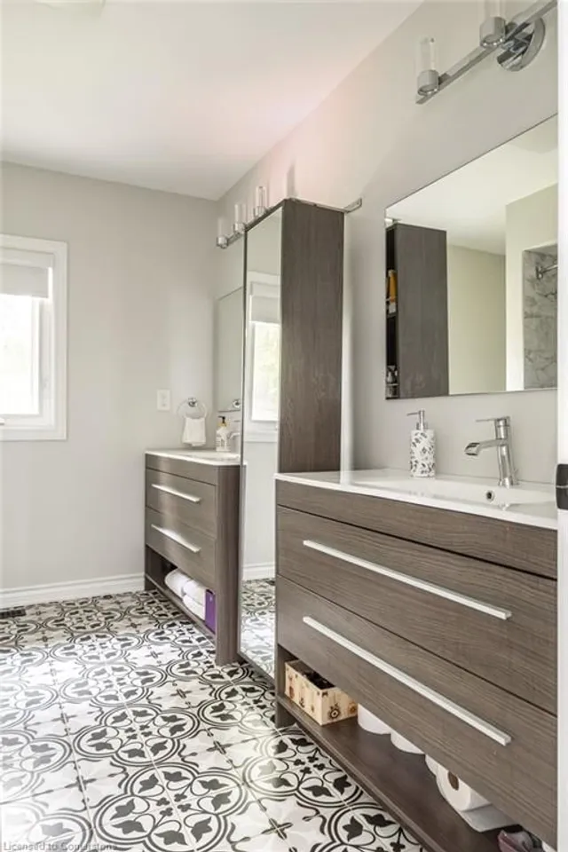 Additional image 29 of 144 Uphill Crt