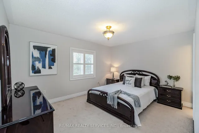 Additional image 32 of 32 Radial St