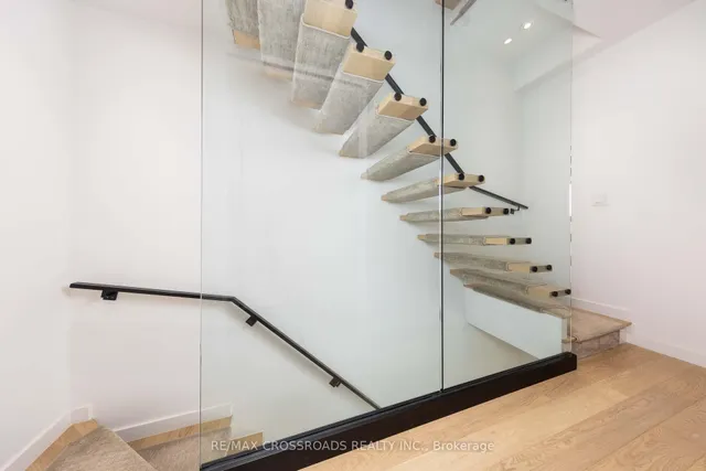 Additional image 29 of 536A Eglinton Ave