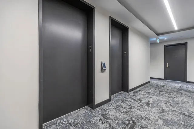 Additional image 3 of 488 University Ave Unit 4403