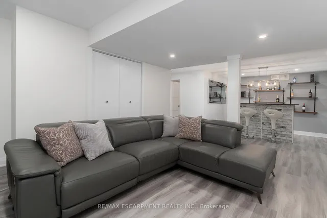 Additional image 21 of 24 Dunvegan Pl