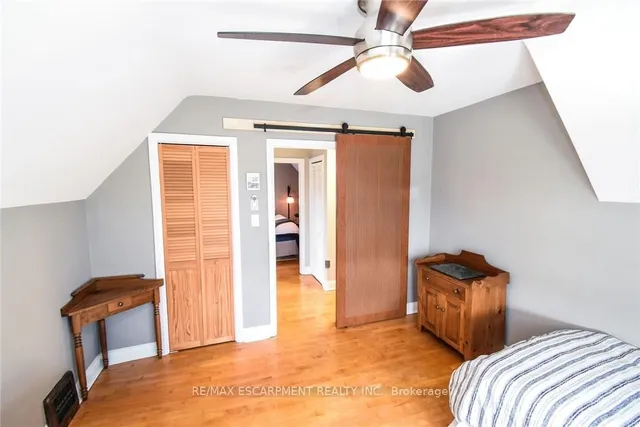 Additional image 25 of 104 Tragina Ave