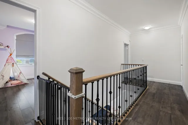 Additional image 19 of 499 Dundas St