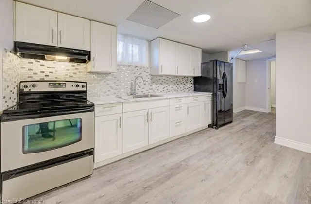 Additional image 29 of 582 Chamberlain Rd