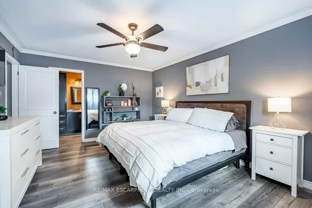 Additional image 30 of 14 Twin Crt