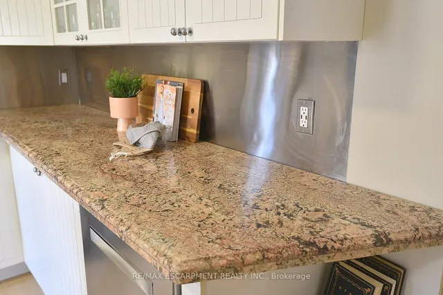 Additional image 16 of 364 Charlton Ave