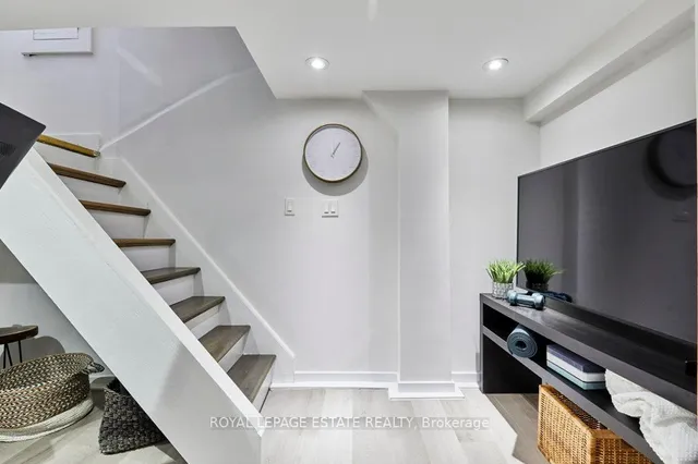 Additional image 32 of 16 Firstbrooke Rd