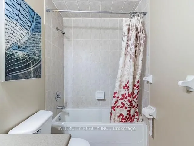 Additional image 21 of 35 Fontainebleu Rd