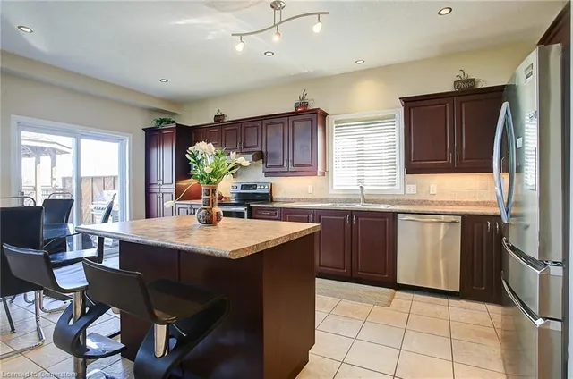 Additional image 11 of 573 Robert Ferrie Dr