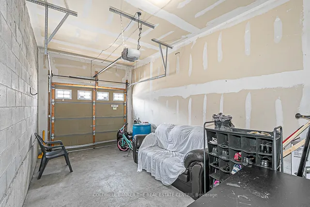 Additional image 36 of 43 Crystalview Cres