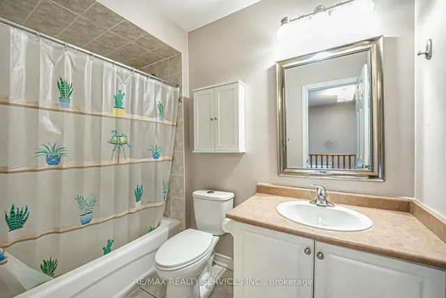 Additional image 33 of 32 Crystalview Cres