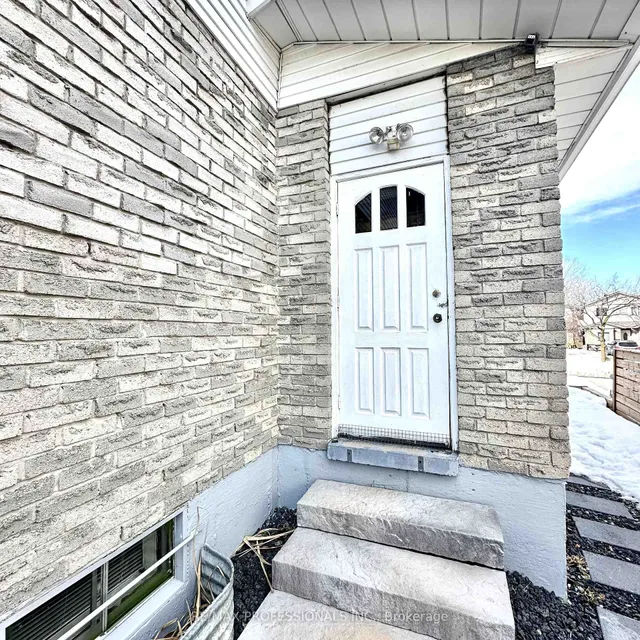 Additional image 35 of 2416 Malcolm Cres