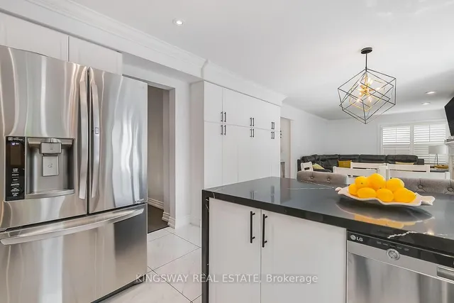 Additional image 15 of 4172 Vermont Cres