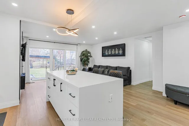 Additional image 13 of 292 Woodward Ave