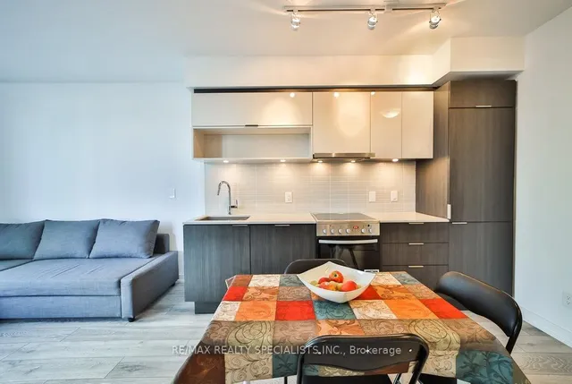 Additional image 8 of 159 WELLESLEY St Unit 404