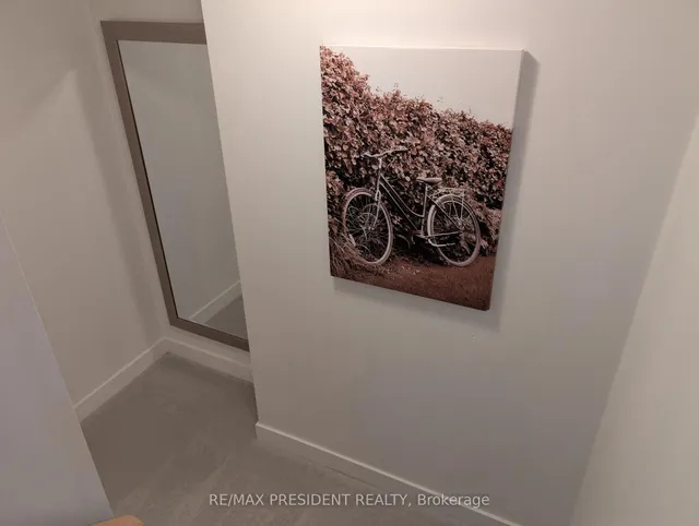 Additional image 23 of 590 North Service Rd Unit 14