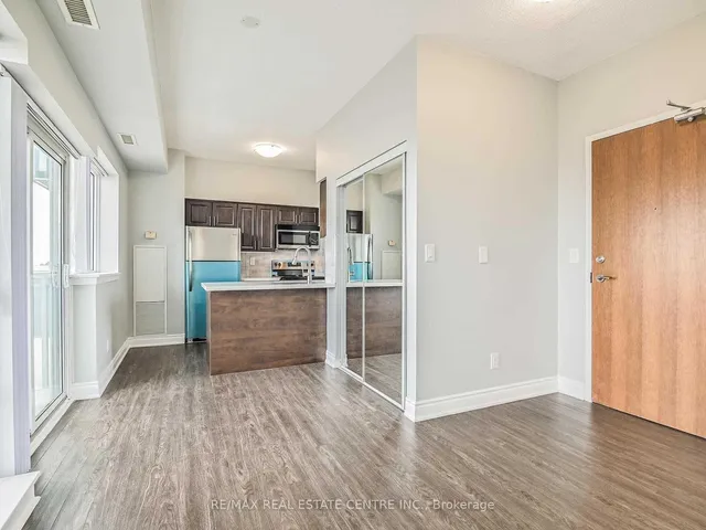 215 Queen St Unit 301