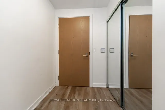 Additional image 20 of 225 Village Green Sq Unit 1004