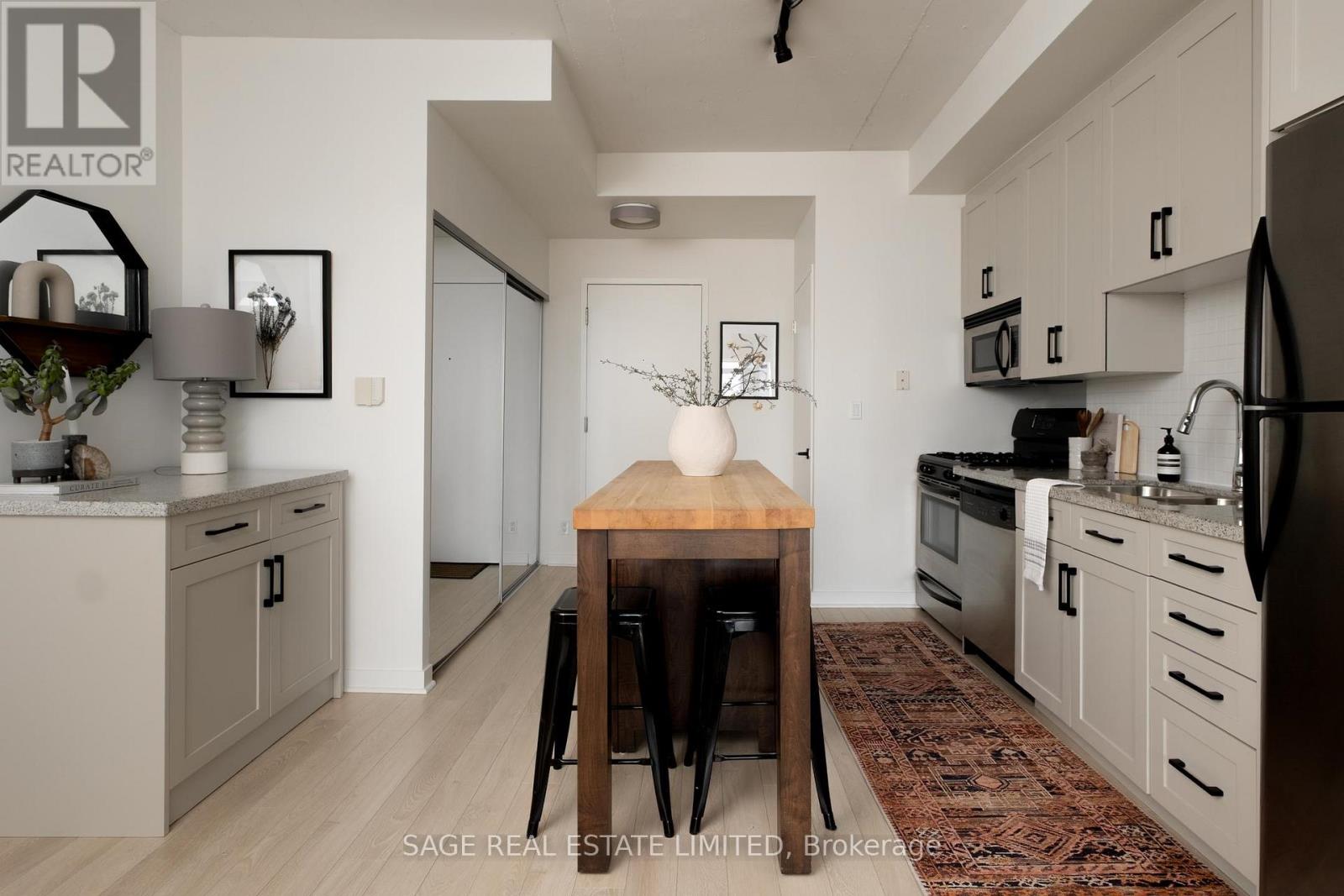 711 - 1 SHAW STREET|Toronto (Niagara), Ontario M6K0A1