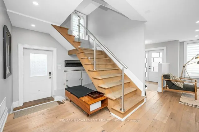 Additional image 6 of 820 Cosburn Ave