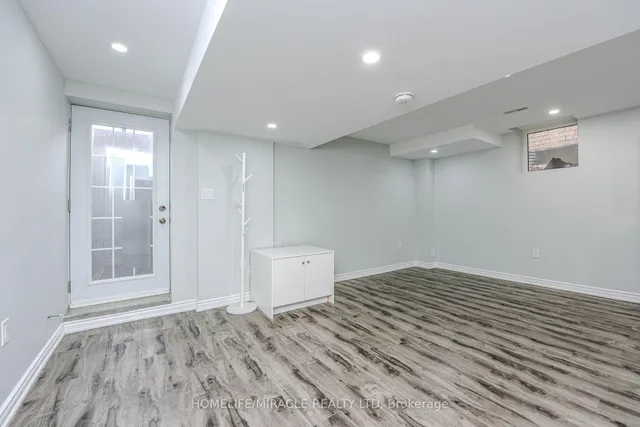 Additional image 37 of 56 Monument Tr