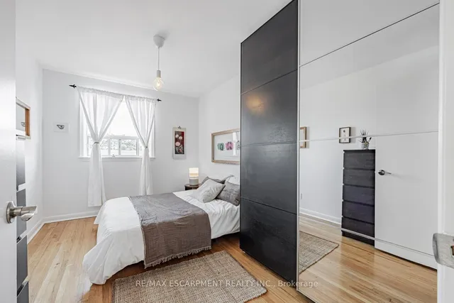 Additional image 22 of 35 Woodenhill Crt