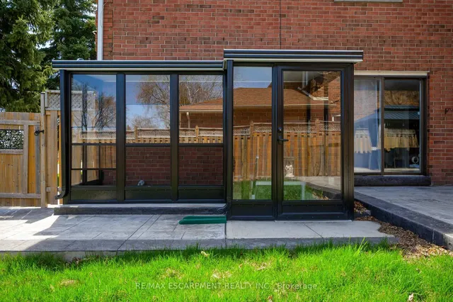 Additional image 32 of 2728 Guilford Cres