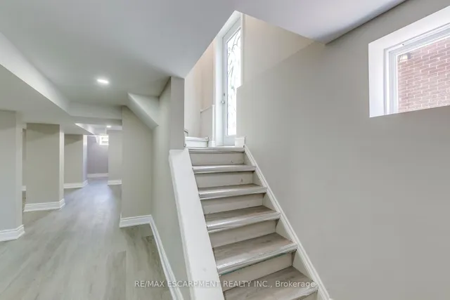 Additional image 28 of 176 Garside Ave