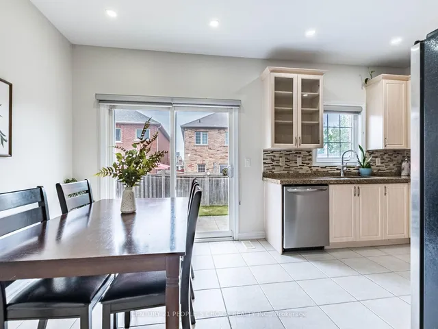 Additional image 11 of 74 Crystalview Cres