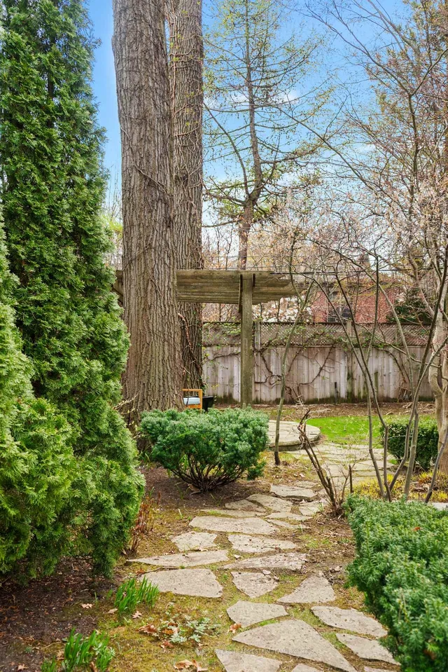 Additional image 46 of 19 Whitney Ave