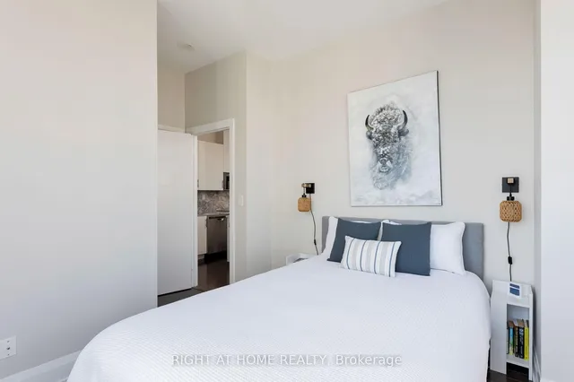 Additional image 22 of 460 Adelaide St Unit PH 216