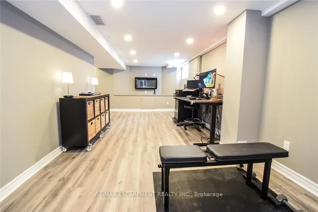 Additional image 32 of 104 Tragina Ave