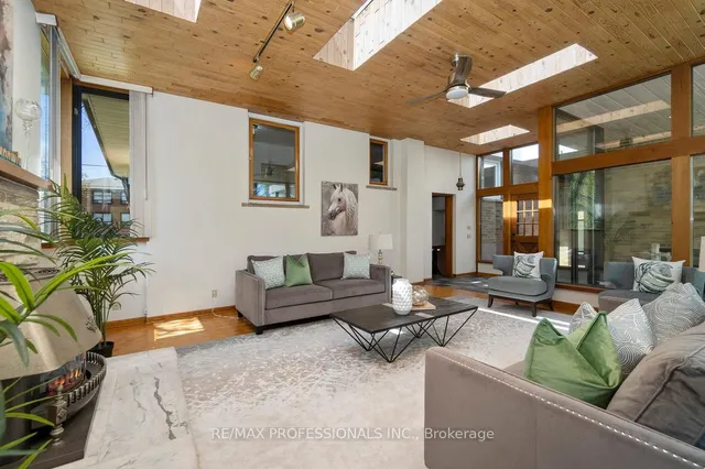 Additional image 23 of 33 Heathrow Dr