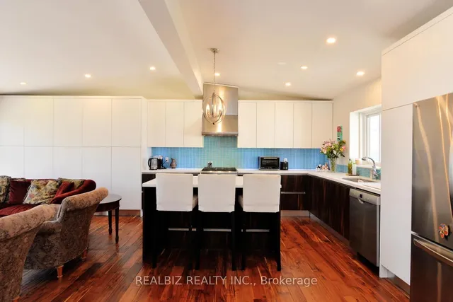 Additional image 9 of 7 Swallow Crt