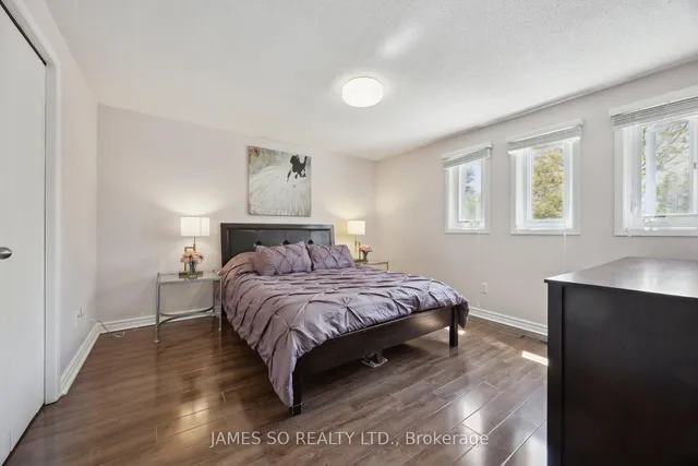 Additional image 16 of 32 Relroy Crt