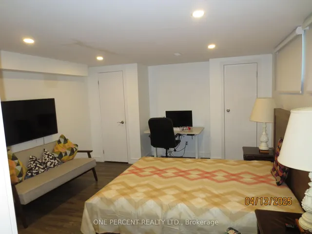 Additional image 37 of 39 Decarie Circ