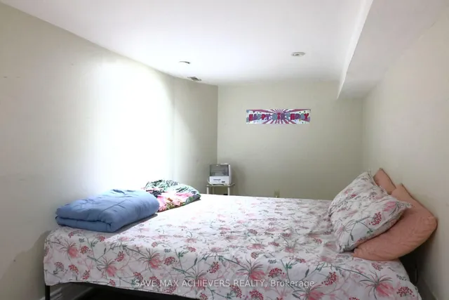 Additional image 40 of 1820 Dundas St